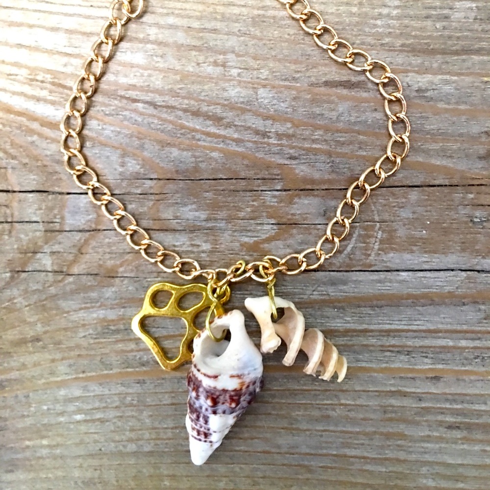 Paw charm bracelet with shells